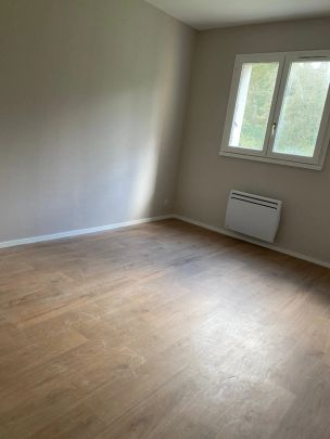 APPARTEMENT DE TYPE F2 A LOUER EN RESIDENCE AVEC ASCENSEUR AVEC BALCON ET GARAGE - Photo 1