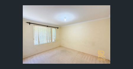 Large Family Home Offering Multiple Living Areas - Photo 4