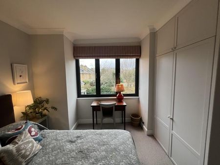 Lovely garden view bedroom with sole use of shower room and optional off street parking - Photo 2