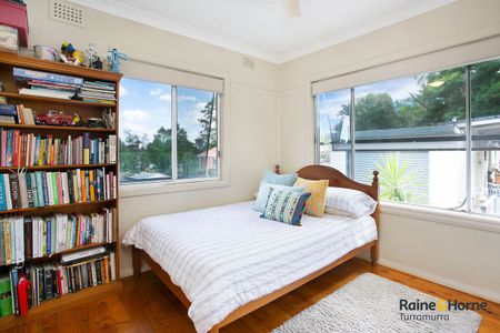 Sunny, Charming Family Home - Prime Location in Hornsby - Photo 4