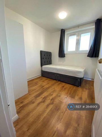 3 bedroom flat to rent - Photo 5