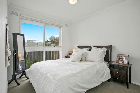 Charming unit in Newtown College Precinct - Photo 4