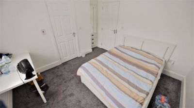 2 bedroom Flat in Kelso Street, Leeds - Photo 4