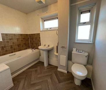 Earlesdon Crescent, Little Hulton, Manchester, M38 - Photo 4