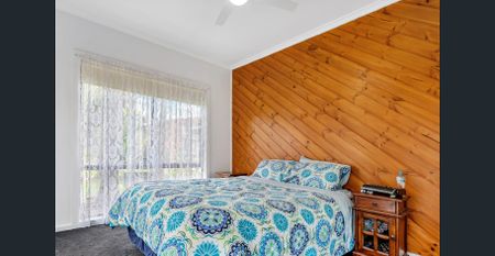 Charming & Low-Maintenance Living in a Peaceful Location – Perfect Family Home! - Photo 3