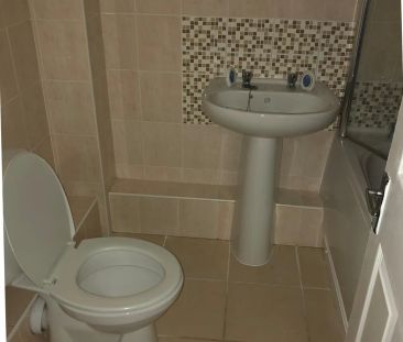 Flat 1, 90 West Crescent, Gravesend, DA12 2AB - Photo 5