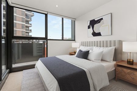 Immaculate Two Bedroom Apartment in Prime Location - Photo 4