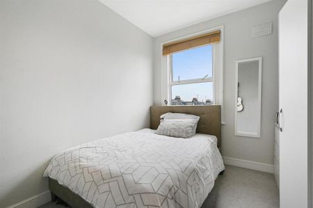 3 bedroom flat to rent - Photo 5