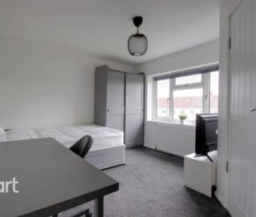 1 bedroom in a house share to rent - Photo 2