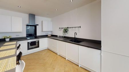 5 bedroom flat to rent - Photo 3