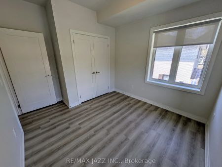 750 King Street E #201 - Photo 5