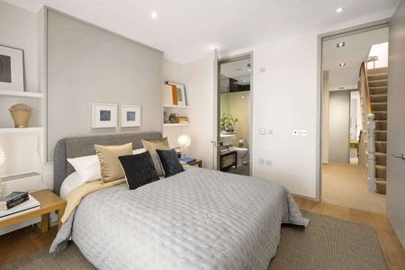 A unique architecturally designed stunning home located just off Sloane Avenue. - Photo 4