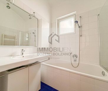 Trilocale piazzetta Franz Innerhofer 8, Centro, Bolzano - Photo 6