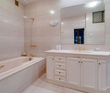 Reprezentacyjny apartament w zabytkowej kamienicy - Zdjęcie 6