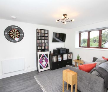 Bullrush Grove, Cowley, UB8 - Photo 2