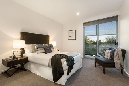 Spacious Light-Filled Townhouse in the Heart of Balaclava - Photo 4