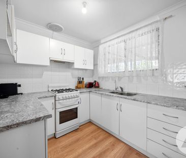 Secure. Neat. Easy-Care. - Photo 3