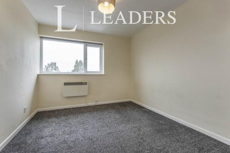 3 bedroom flat to rent - Photo 4