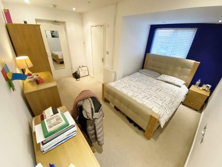 1 bedroom in a house share to rent - Photo 3