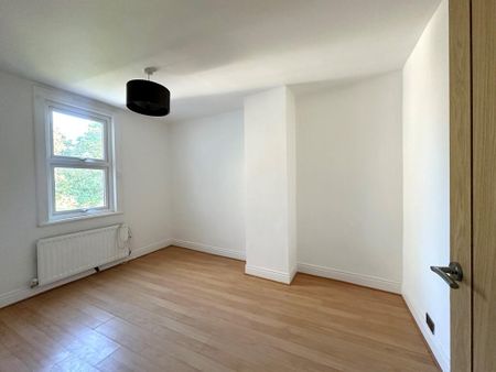 4 bedroom terraced house to rent - Photo 5