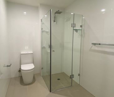 Spacious One Bedroom Apartment with Study - Photo 5