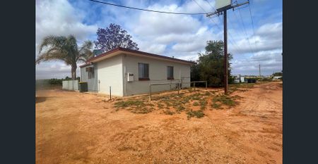 Step Inside to Style – A Hidden Gem Awaits! - Photo 2