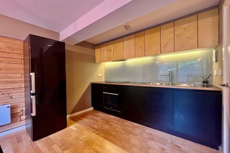 The Avenue - Photo 5