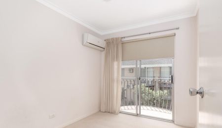 TOWN HOUSE - Photo 4