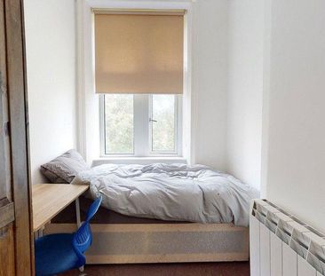 4 bedroom parking to rent - Photo 3