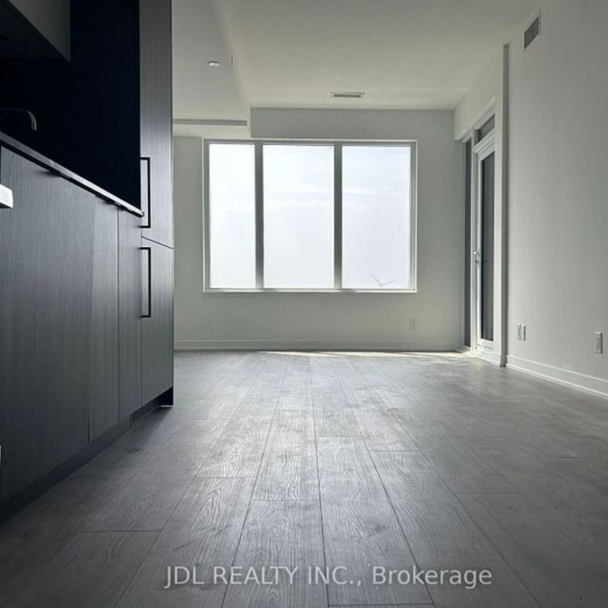 For Lease - 285 Dufferin St Street Unit# #813 Master Bedroom, Toronto, Ontario - Photo 1