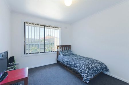 SPACIOUS FAMILY HOME - Photo 3