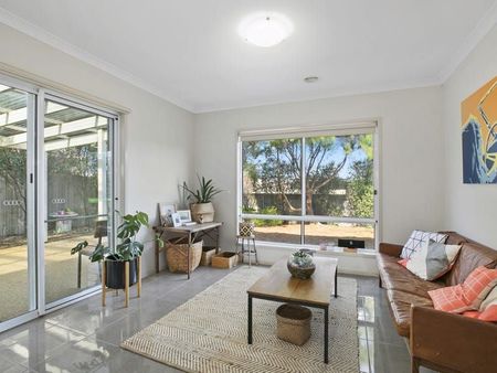 Family Home On The Lake - Photo 4