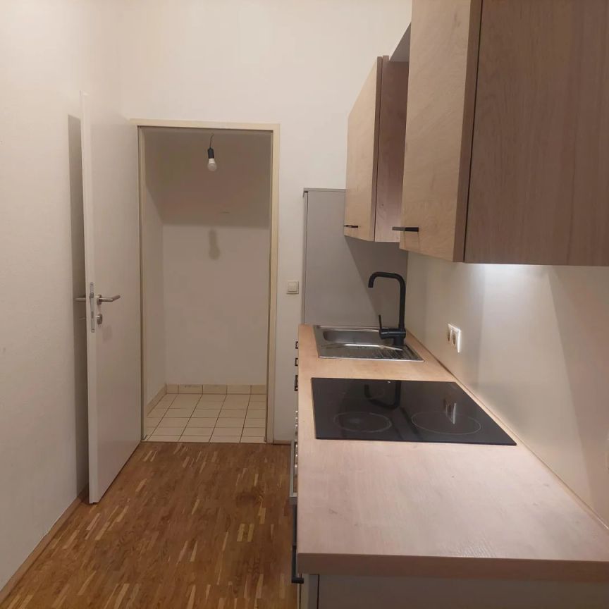 Nur schriftliche Anfragen! Unbefristete Wohnung mit süßem Eigengarten - Foto 1