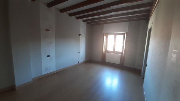 Appartement À Louer 5 Pièces , 180 M² - Photo 1