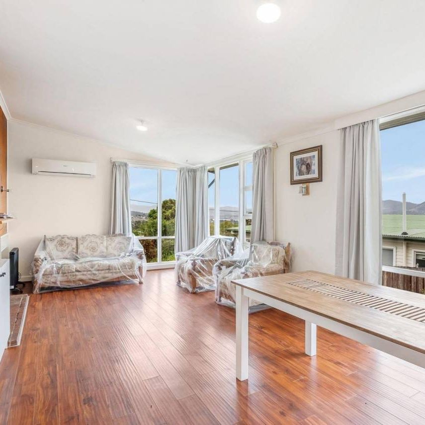 4-Bedroom Home with Spectacular MONA Views! - Photo 1