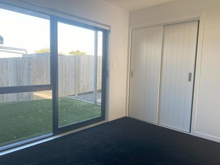 Modern Townhouse in a Handy Stanmore Bay Location - Photo 2
