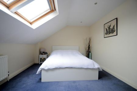 3 bedroom end of terrace house to rent - Photo 2