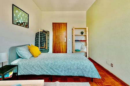 Praça de 9 de Abril, Porto, Braga 4200-422 - Photo 2