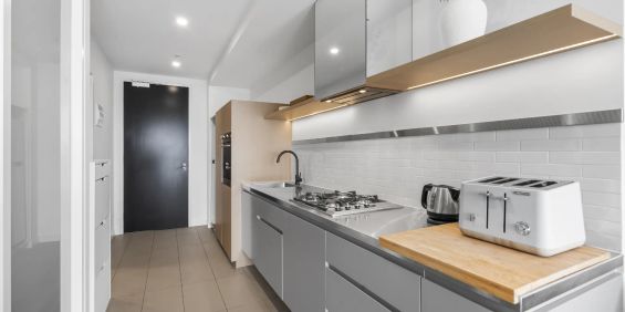Move Straight In: Fully Furnished Contemporary Comfort in Richmond! - Photo 3