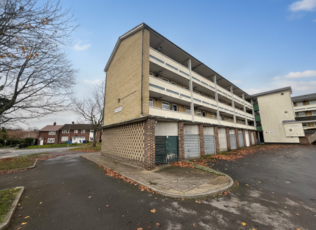 1 bed flat to rent in Tudor House, South Lynn Crescent, Bracknell, Berkshire, RG12 7LN - Photo 4