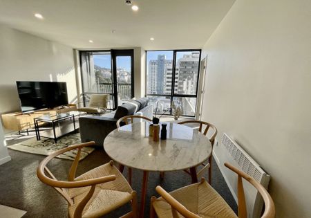 Stylish One Bedroom, One Bathroom Apartment with Balcony - Photo 5