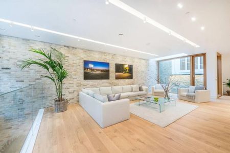 4 bedroom mews to rent - Photo 2