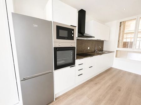 Location Appartement 3 pièces 68m² MARSEILLE 1er - Photo 4