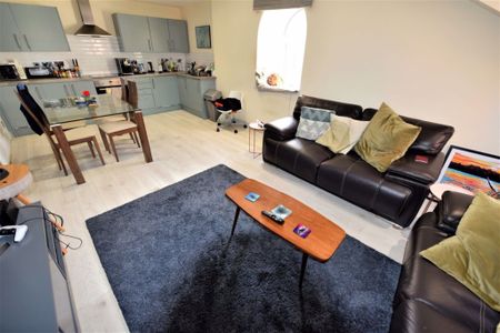 2 bedroom Flat in Aire Street, Leeds - Photo 3