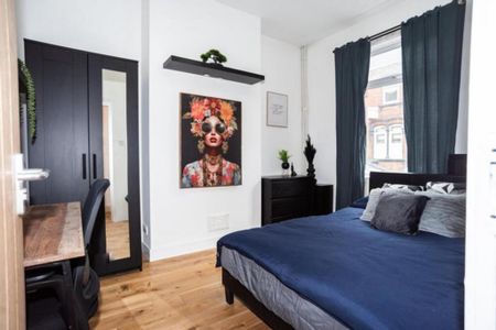 1 bedroom in a house share to rent - Photo 3