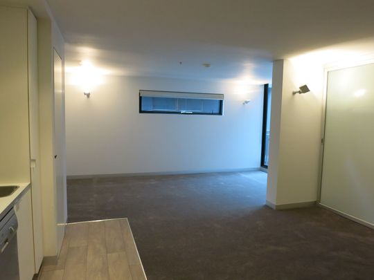 Stylish and Secure Apartment in the Heart of the Bay Street Precinct - Photo 1