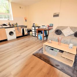 2 bedroom Flat in 14 Ragland Road, Leeds - Photo 1