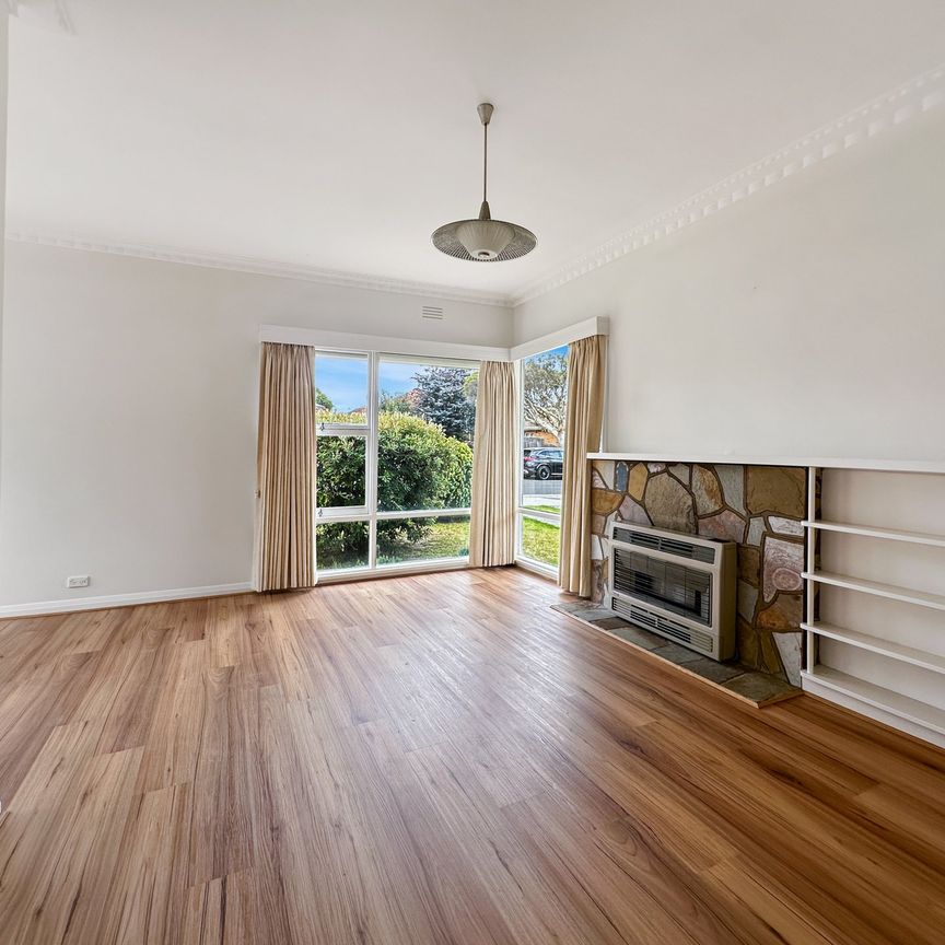 21 Lloyd Street, Belmont - Photo 1