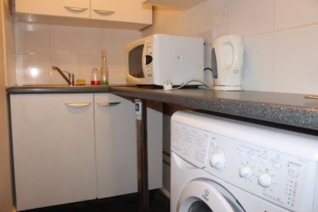 1 bedroom in a house share to rent - Photo 2