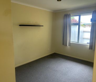 Large 2 bedroom, private home in Wakefield - Photo 5